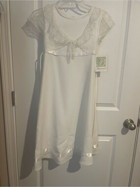 Bonnie Jean Girls 8 White long dress with lace cap sleeves and satin ribbon trim